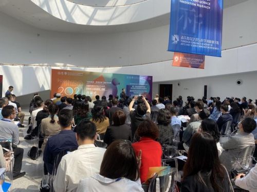 校領(lǐng)導(dǎo)應(yīng)邀出席第一屆全國高等院校藝術(shù)設(shè)計學(xué)院院長聯(lián)席會議并作主旨演講